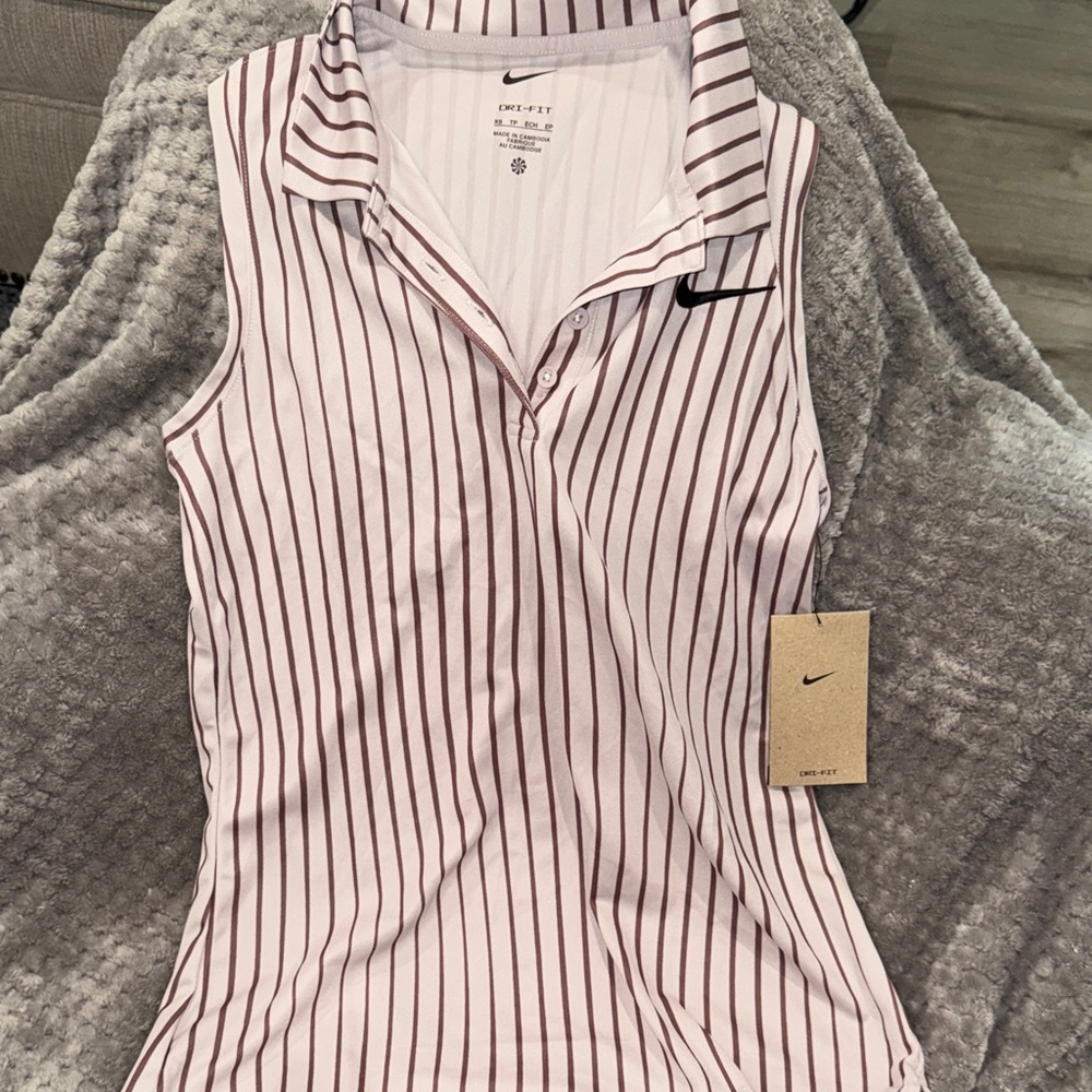 Women’s Nike golf top